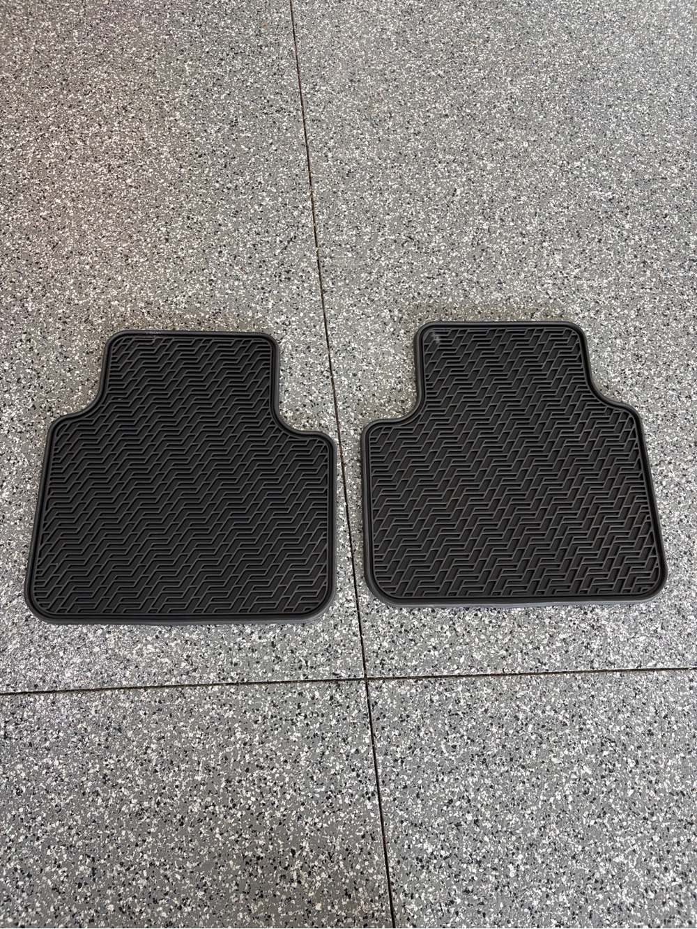 OEM VW Volkswagen Atlas Rear Rubber All-Weather Floor Mats Black 3CN.061.550.B /